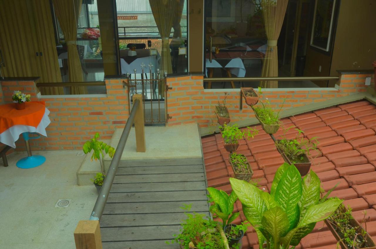 Bangalo Hotel *